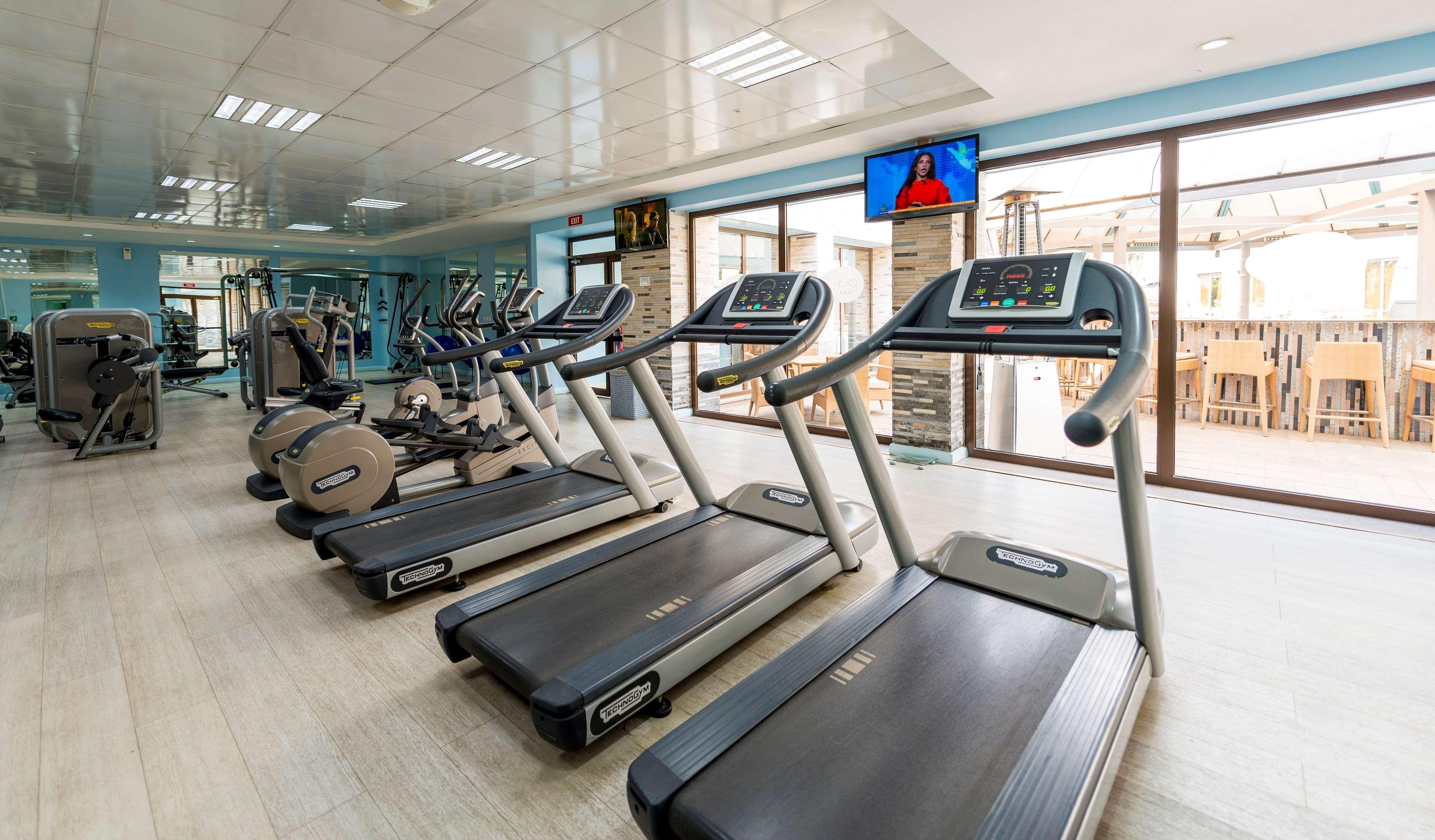 Radisson Blu Hotel Lusaka Eksteriør billede The gym at the hotel